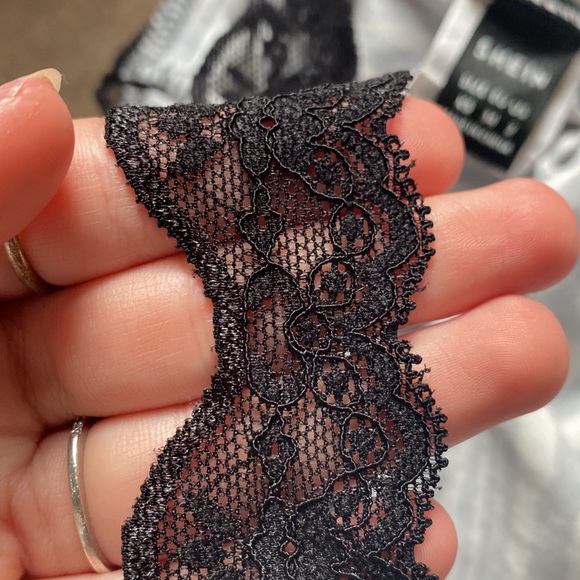 Cropped SHEIN Lace Zebra Tank Top - Picture 4 of 6